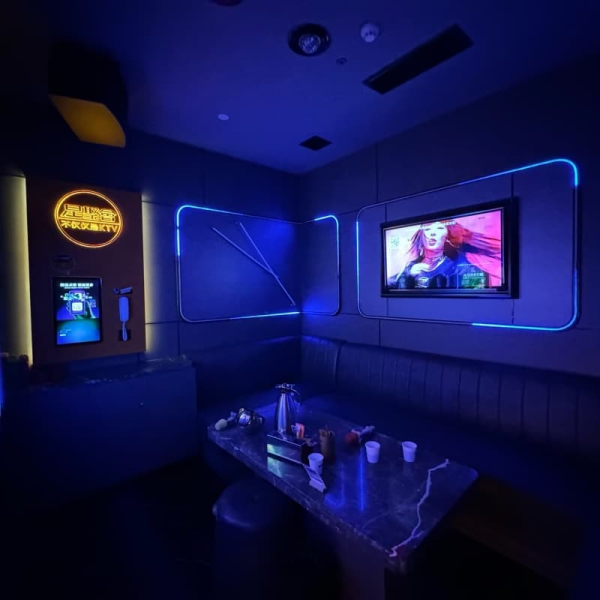 郑州配资网 天德荟商K预订电话：糖糖专业典范